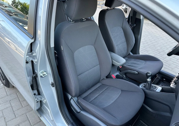 Kia Rio cena 36900 przebieg: 98000, rok produkcji 2017 z Trzebnica małe 667